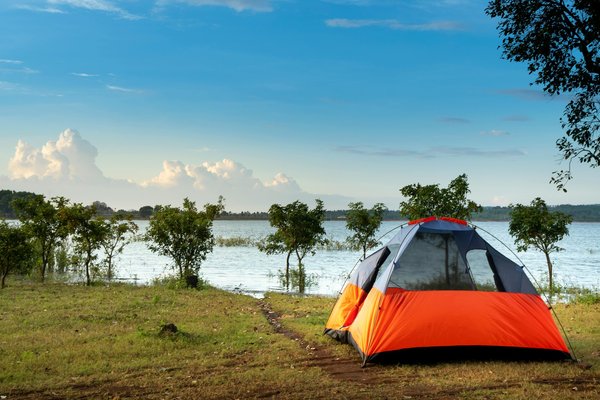 Camping familial en Dordogne : aventure au bord de la rivière !